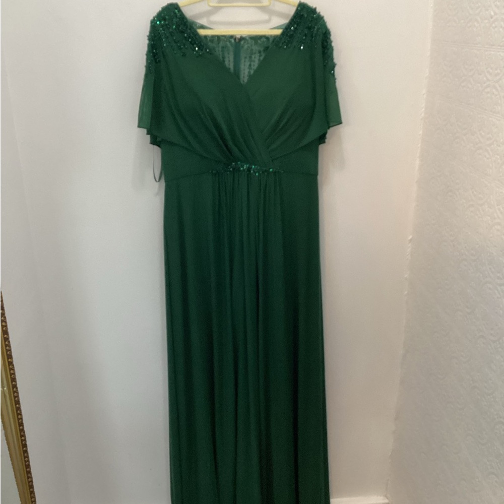 Elegant Green Evening Gown